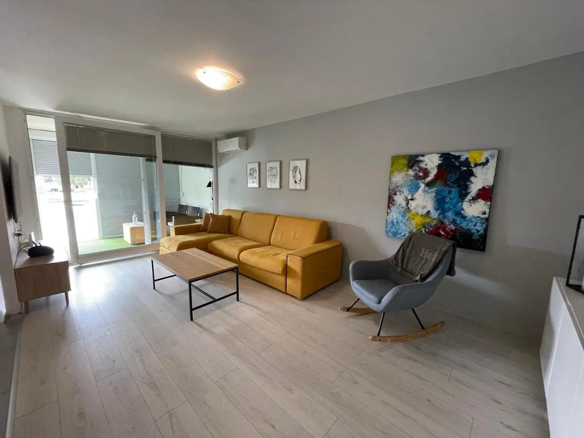 Lui Apartman Pula Apartment