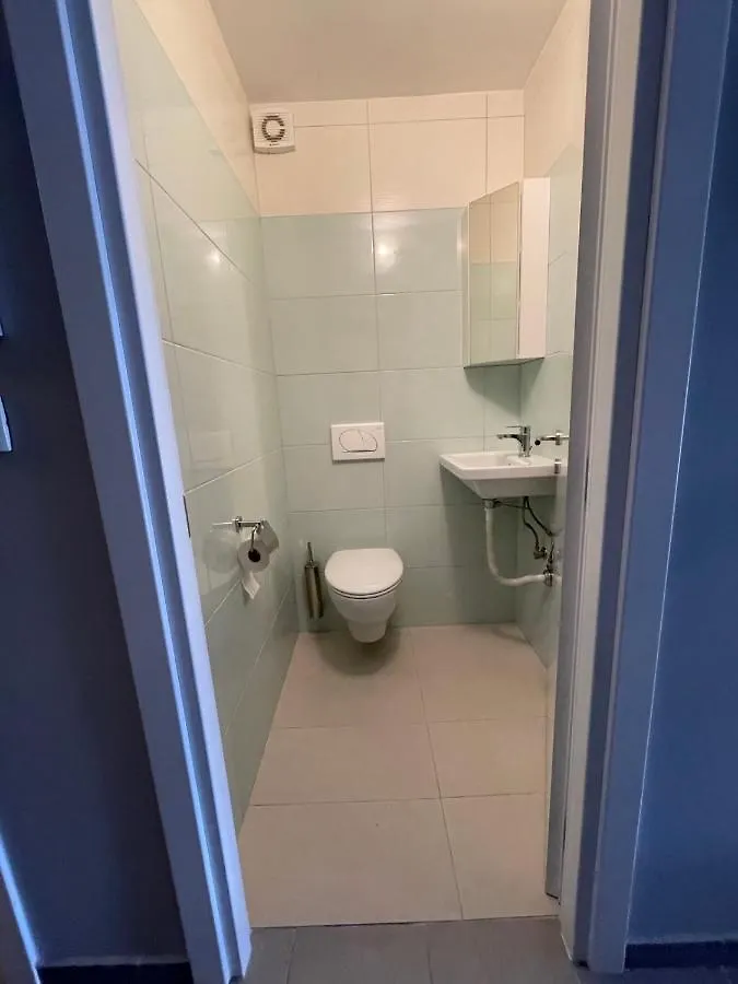 Lui Apartman Pula 0*,